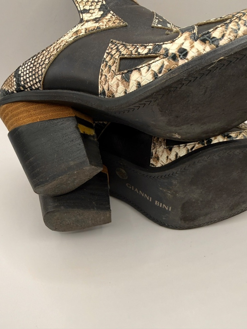 Gianni Bini Maerren Western Snake Print Mule Boots Women Size 8 Metallic DAMAGED - Picture 10 of 10
